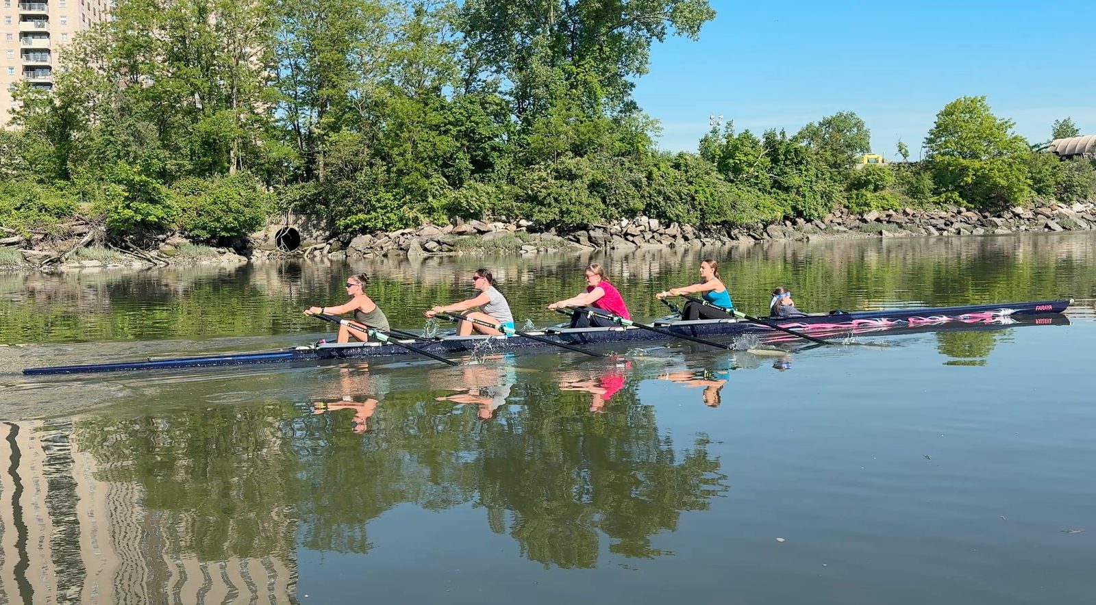 A quad at full reach on the Hutchinson River